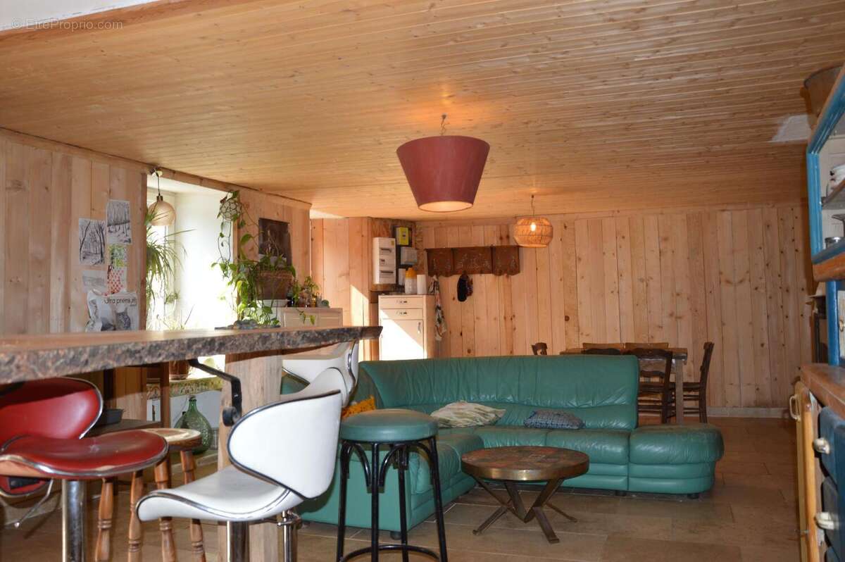 Maison 164 m² à Peux-Et-Couffouleux  - photo 3