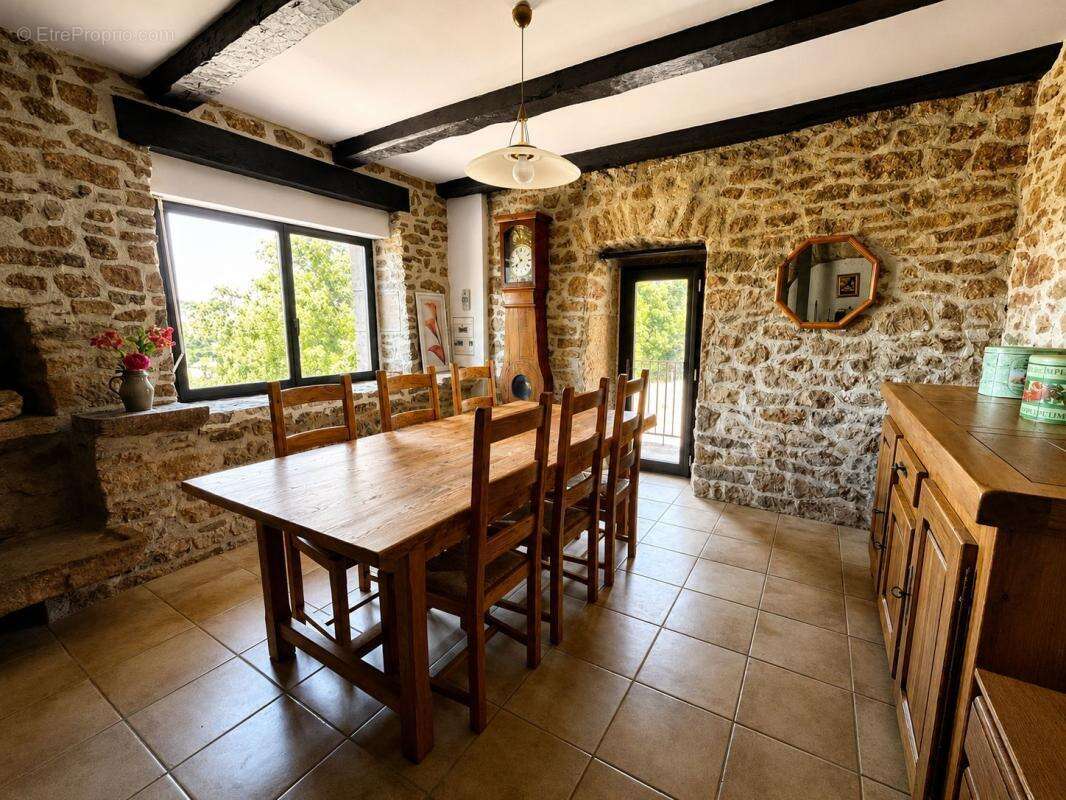 Charmante maison de village rénovée avec caves et terrains d’agrément non attenant - photo 2