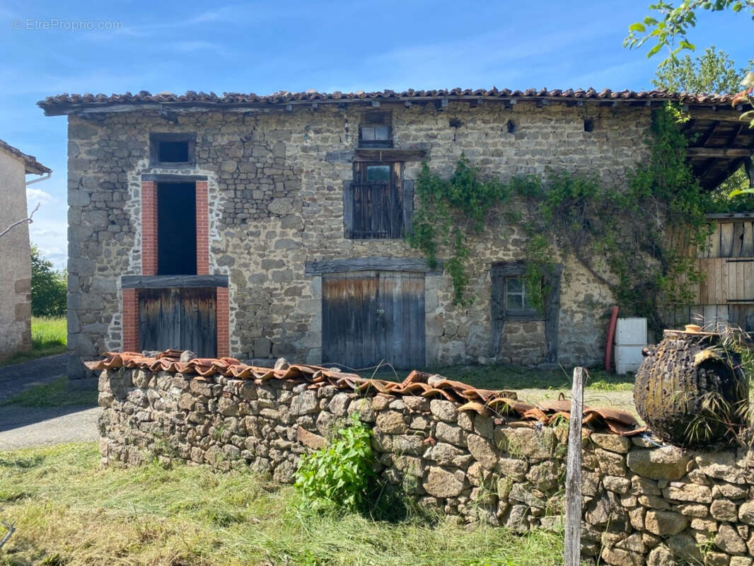 Maison à TOURS-SUR-MEYMONT
