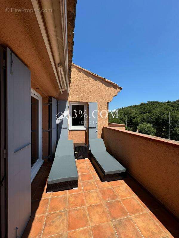 Appartement à GRIMAUD