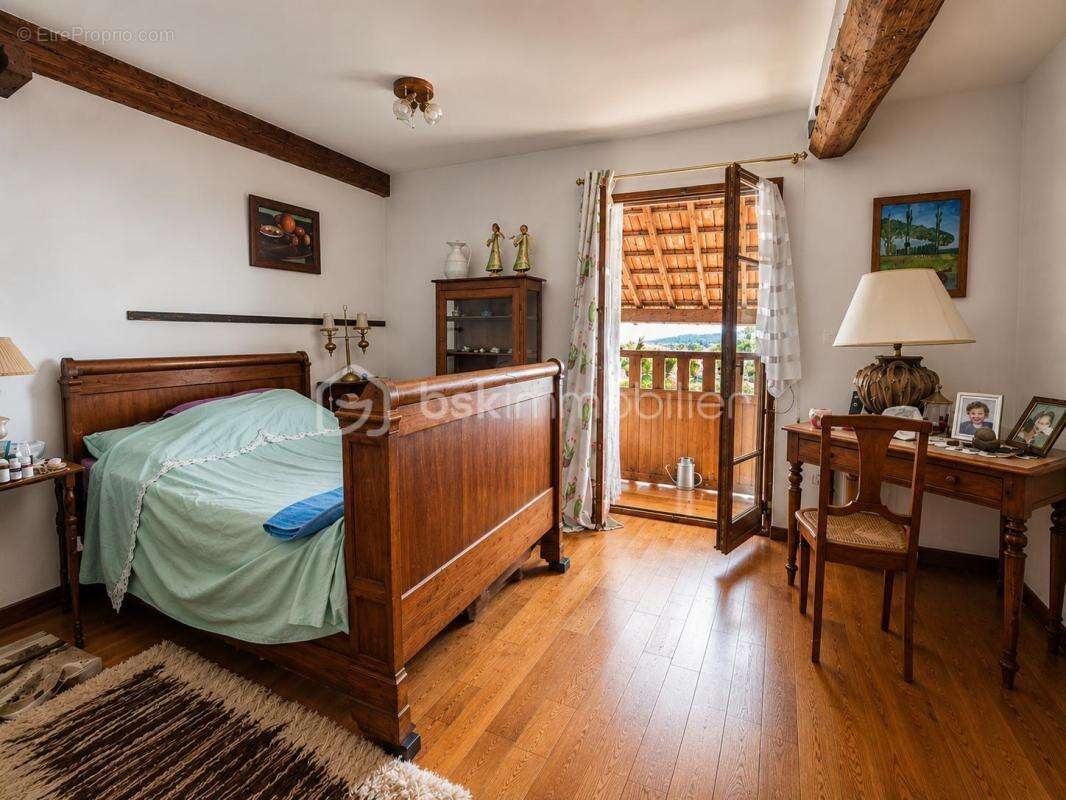 Maison de caractère – Beaux volumes, 3 chambres et jardin - photo 9