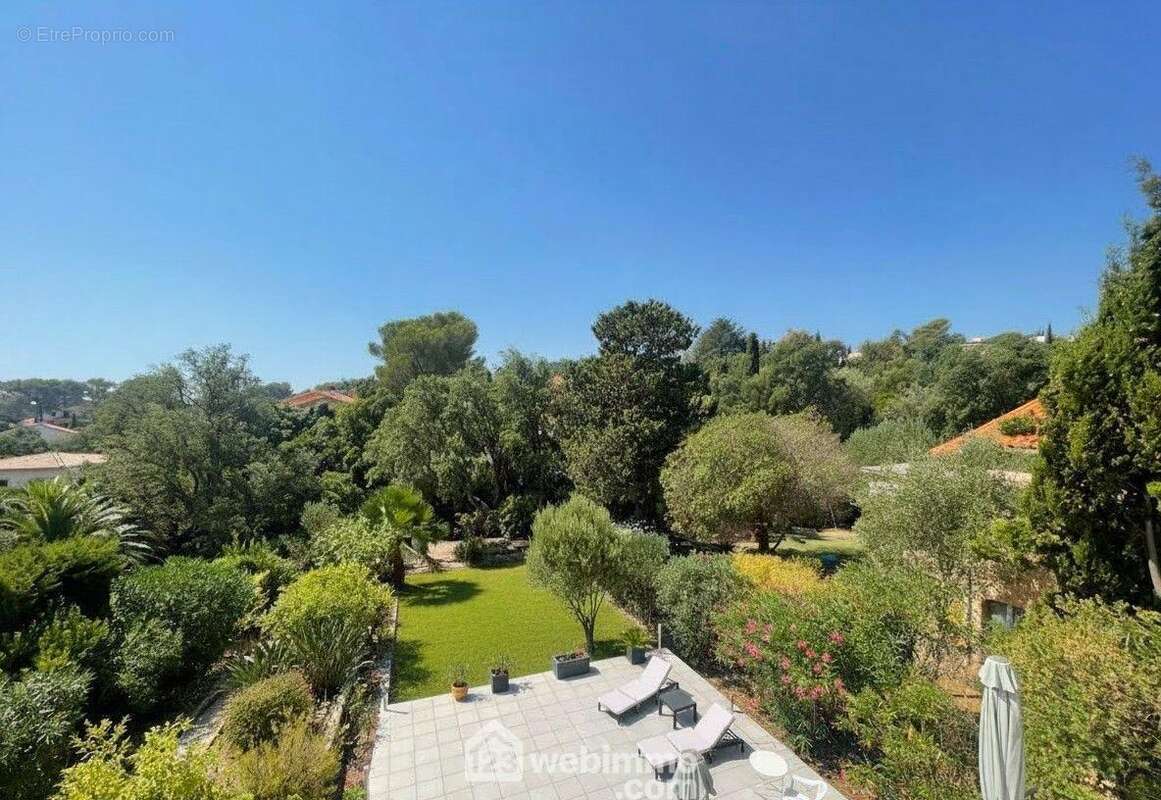 Vue dominante dégagée sur un environnement naturel préservé. - Appartement à FREJUS