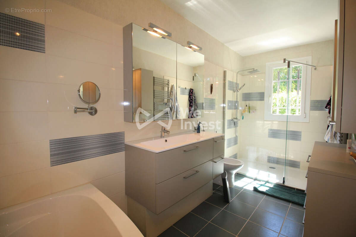 Maison 197 m² à Castres  - photo 8