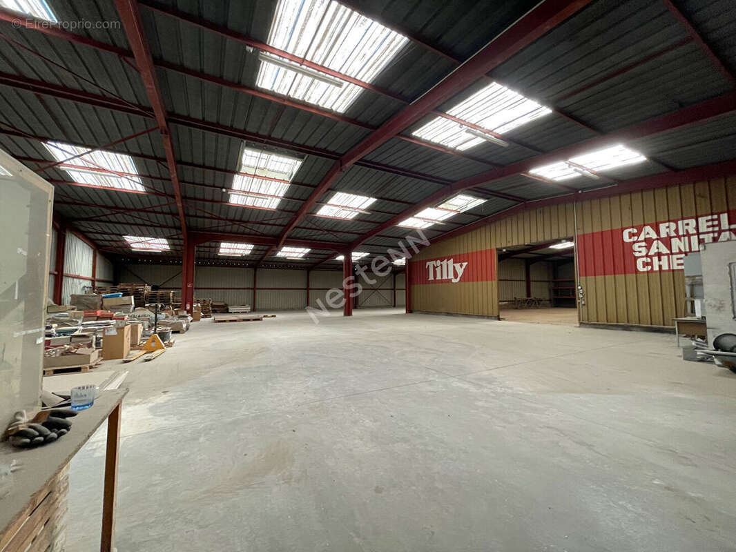 A vendre  Betting : Cellule commerciale 200m² - photo 9