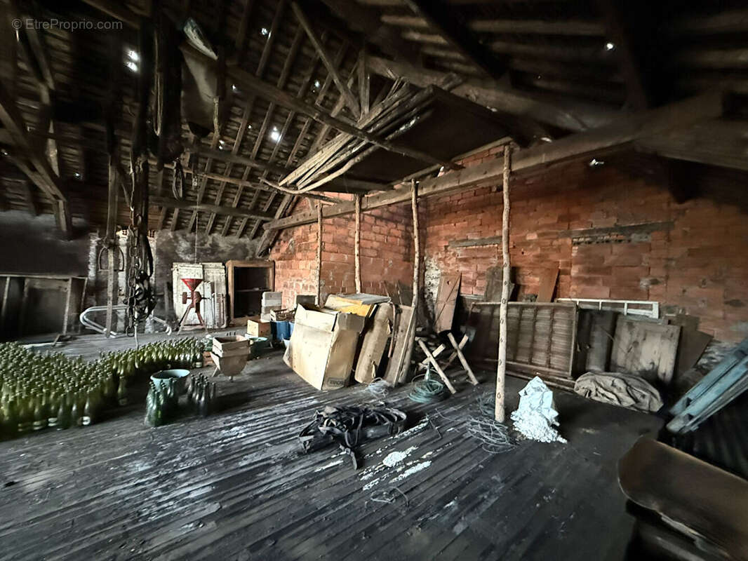 Maison à SAINT-LAMBERT-DU-LATTAY