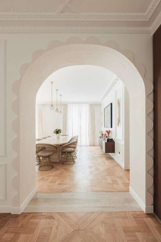 Appartement à PARIS-16E