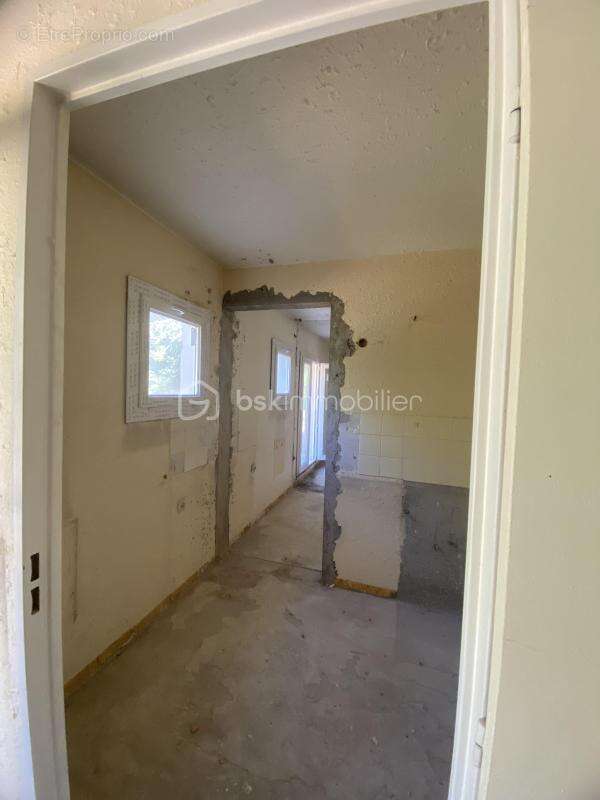 SAINT-CHRISTOL ((84) -  Créez votre T2 sur mesure ! Plateau sous forme d'appartement de 68 m² env. situé au 1er étage avec ascen - photo 16