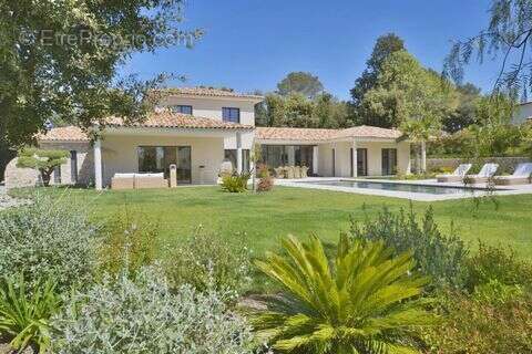 Maison à ROQUEFORT-LES-PINS