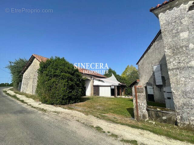 Maison à LA TOUR-BLANCHE