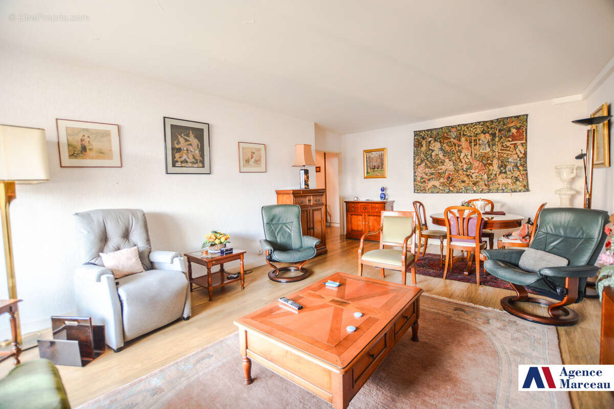 Appartement à COURBEVOIE