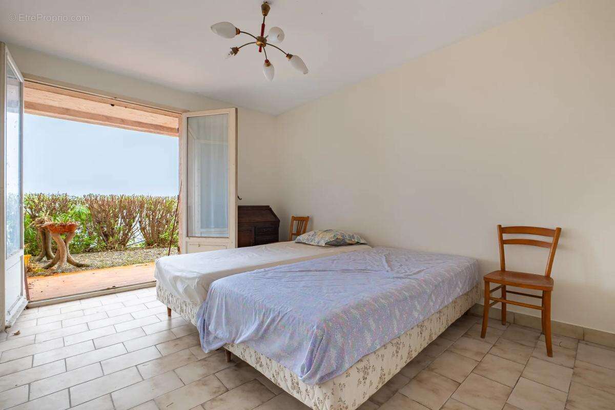 Maison à SAINT-LAURENT-DU-VAR