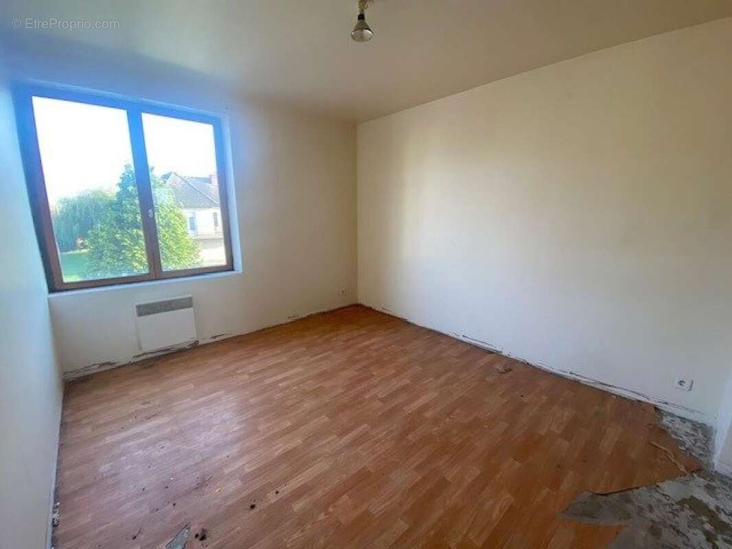 Appartement 332 m² à Sainte-Colombe-La-Commanderie  - photo 4