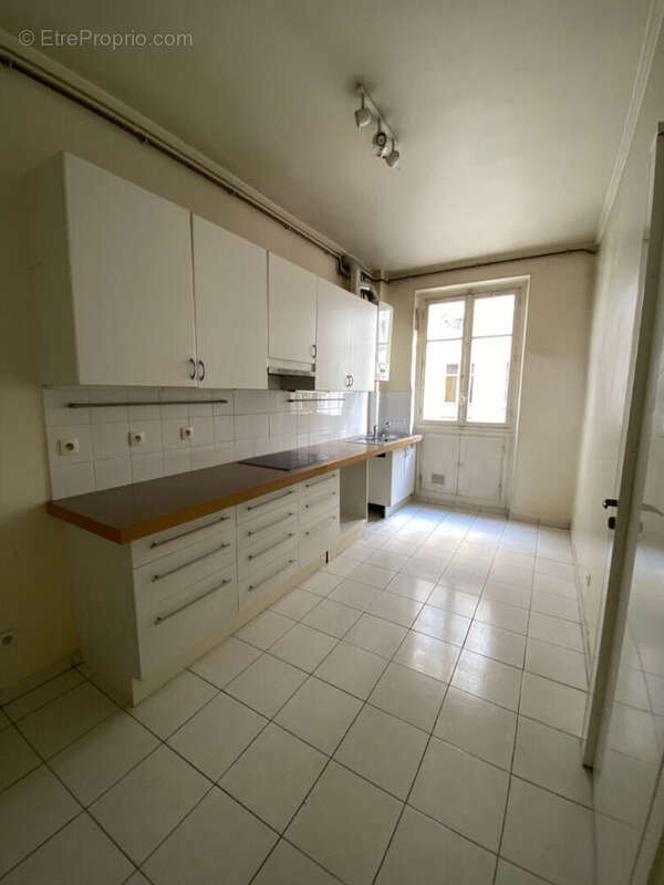 Appartement à PARIS-12E