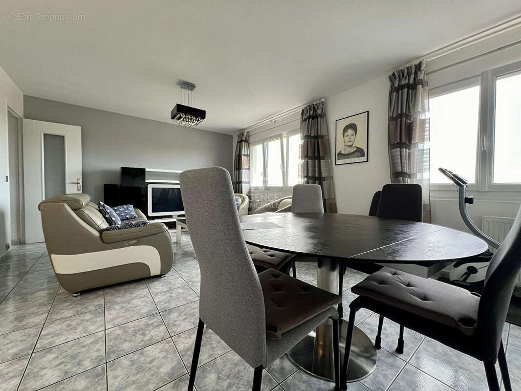 Appartement à HOUILLES