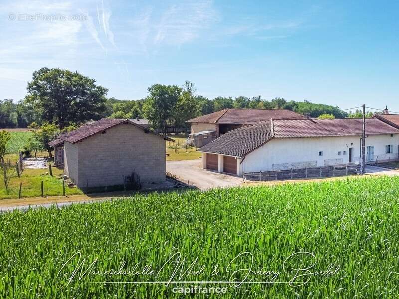 Longère avec double garage et dépendances - photo 22