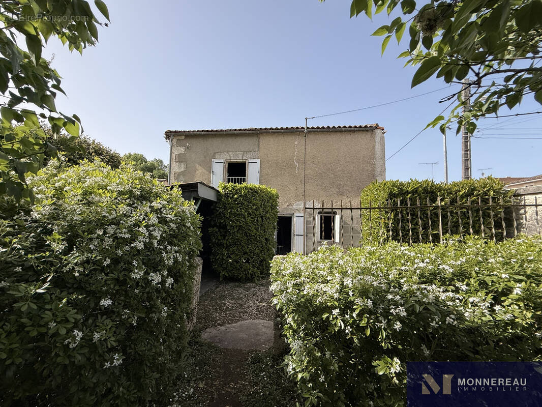 Maison à GOND-PONTOUVRE