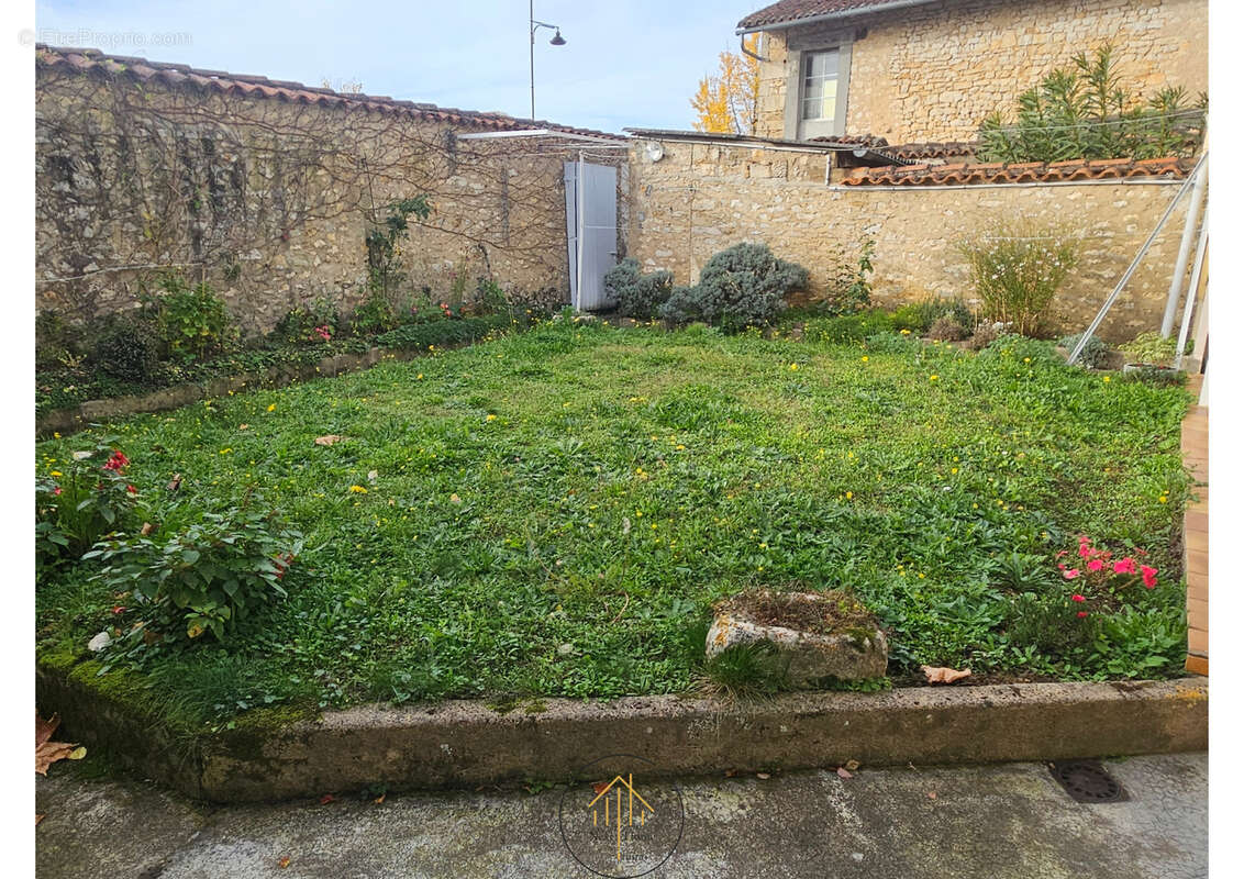 Maison à LA ROCHEFOUCAULD