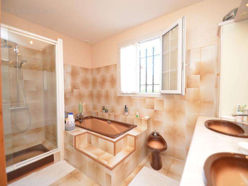 Maison à SAINT-GERMAIN-DU-SALEMBRE