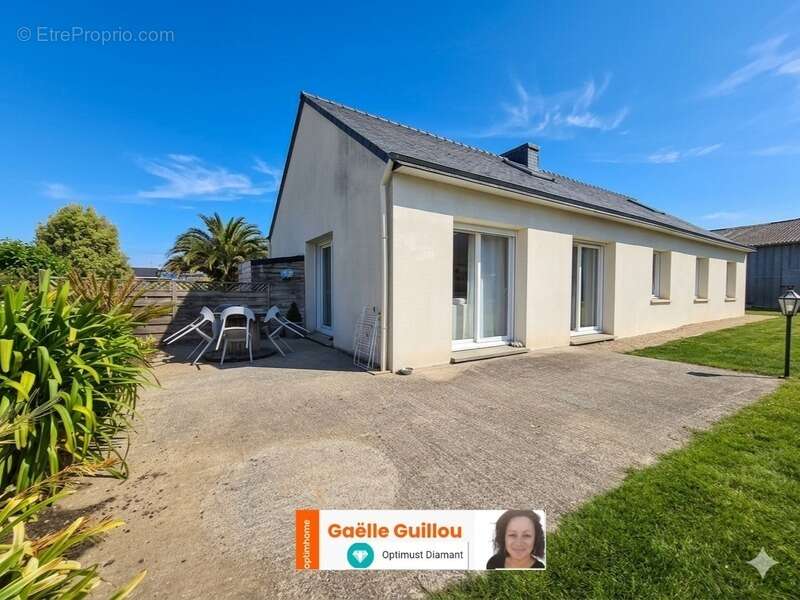 Maison à PLOUGOULM