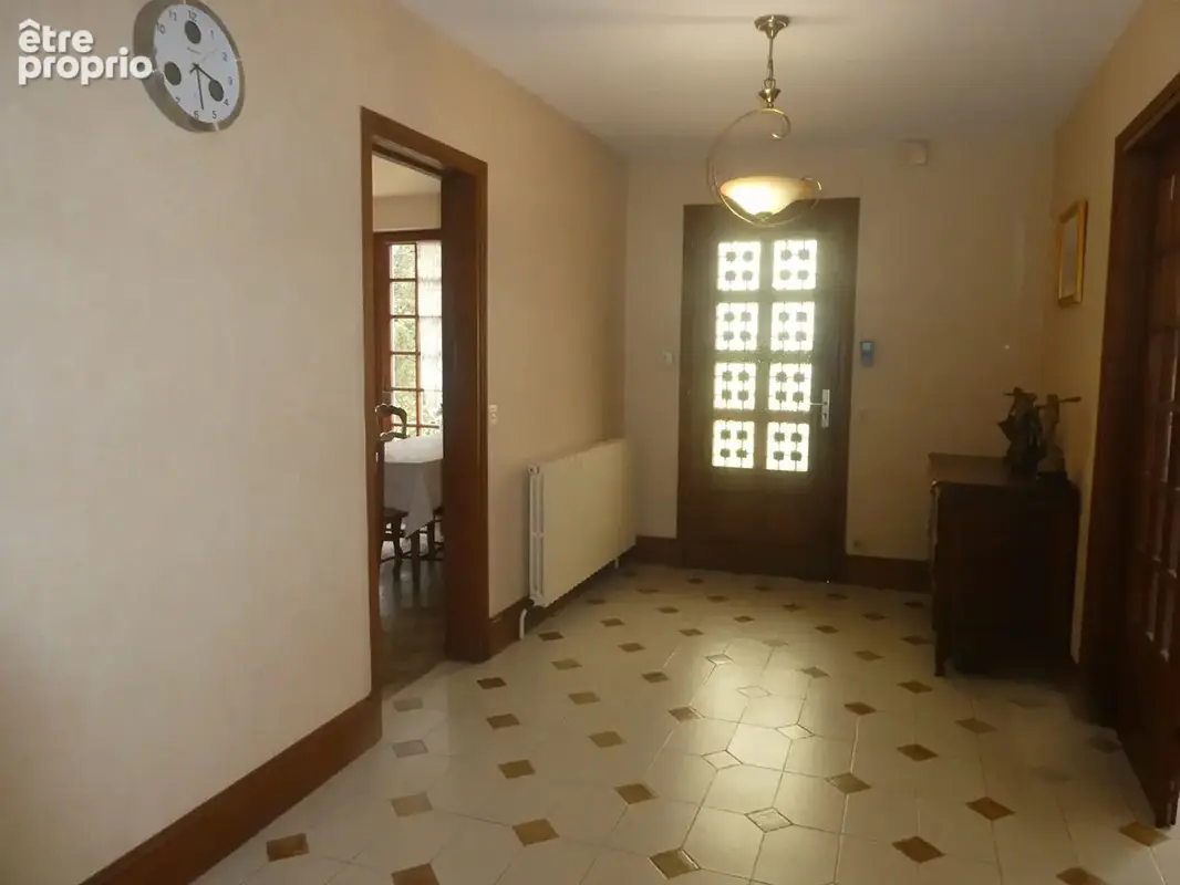 Maison Pont L Eveque 6 pièce(s), 217 m², 2761 m² - photo 8