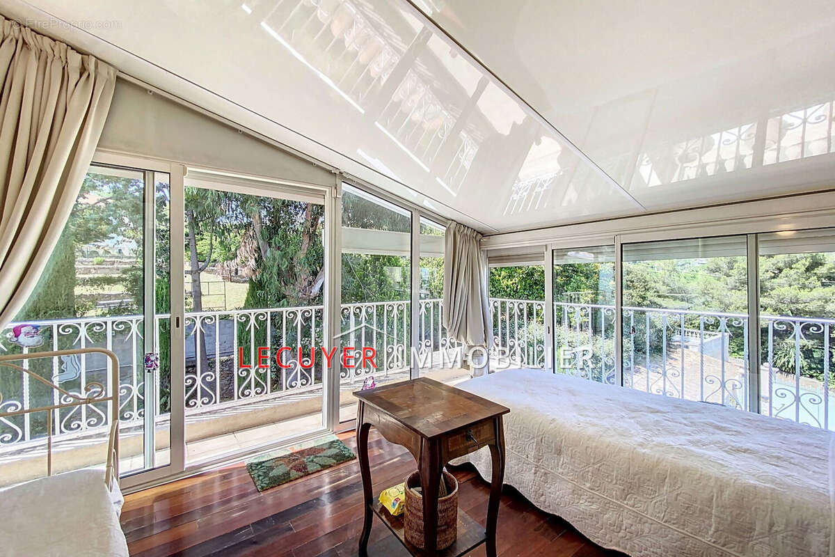 Appartement à VALLAURIS