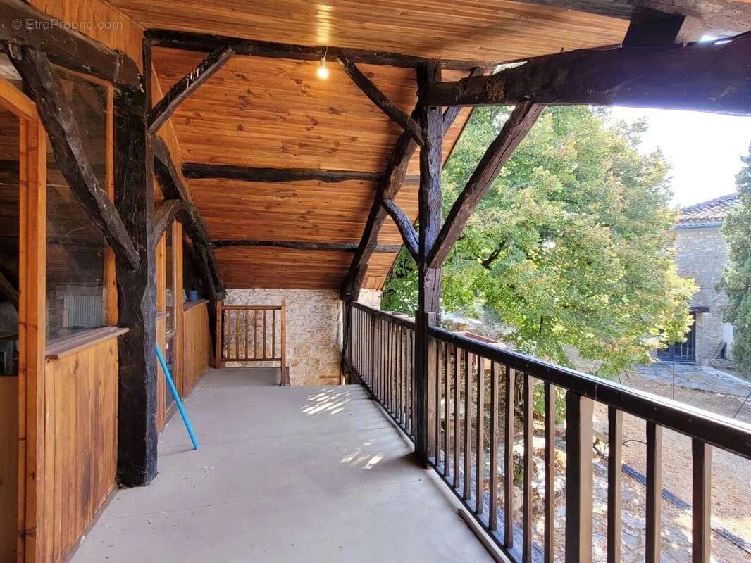 Charmante maison de campagne familiale sur un terrain de plus de 6000 m², à 10 minutes de Cahors. - photo 9