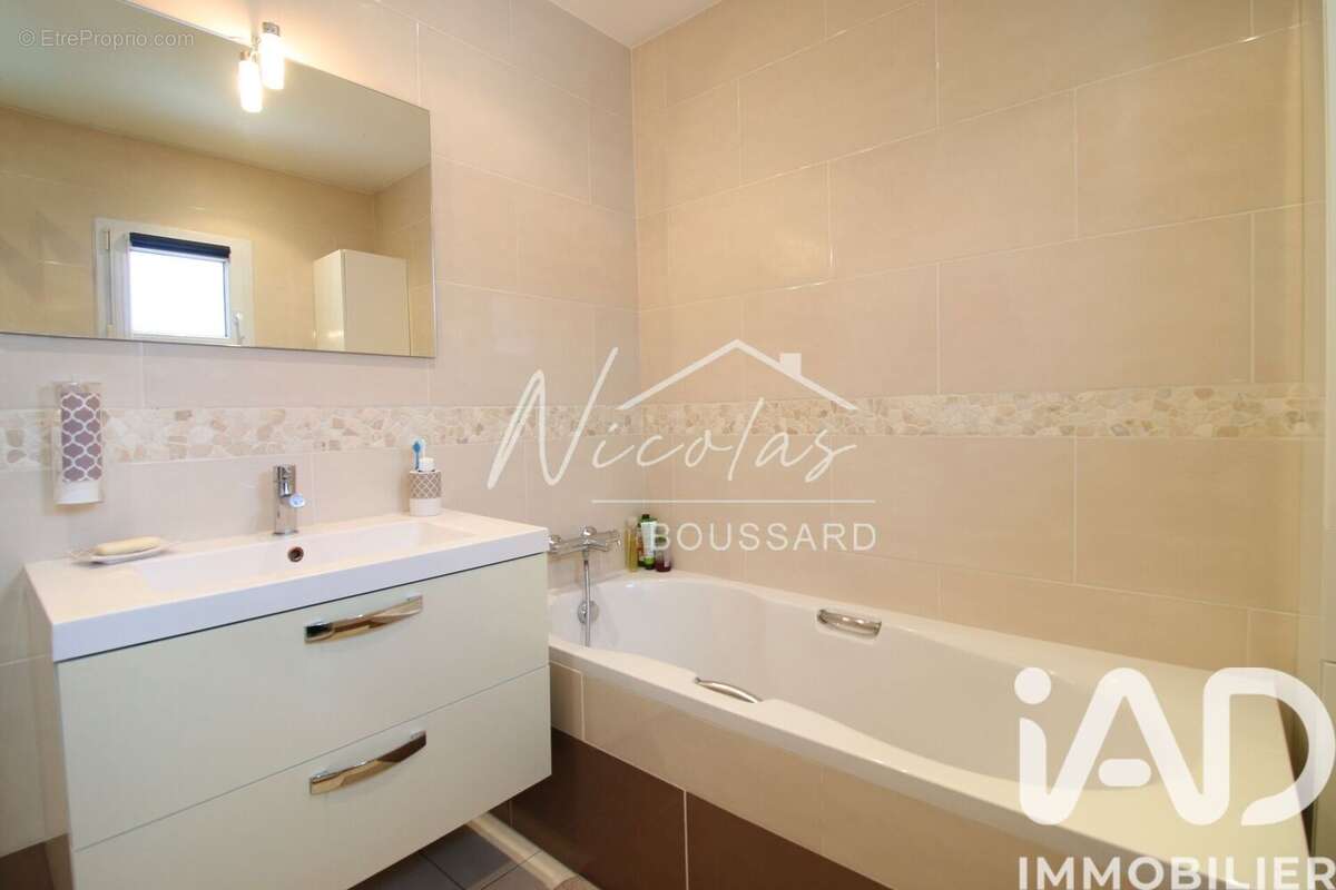 Photo 8 - Maison à LE PLESSIS-BELLEVILLE