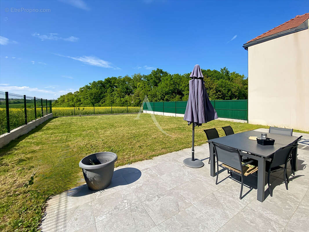 Maison à JOUY-LE-MOUTIER