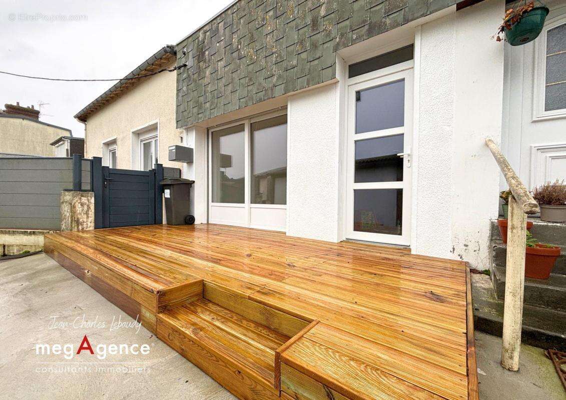 Appartement à DONVILLE-LES-BAINS