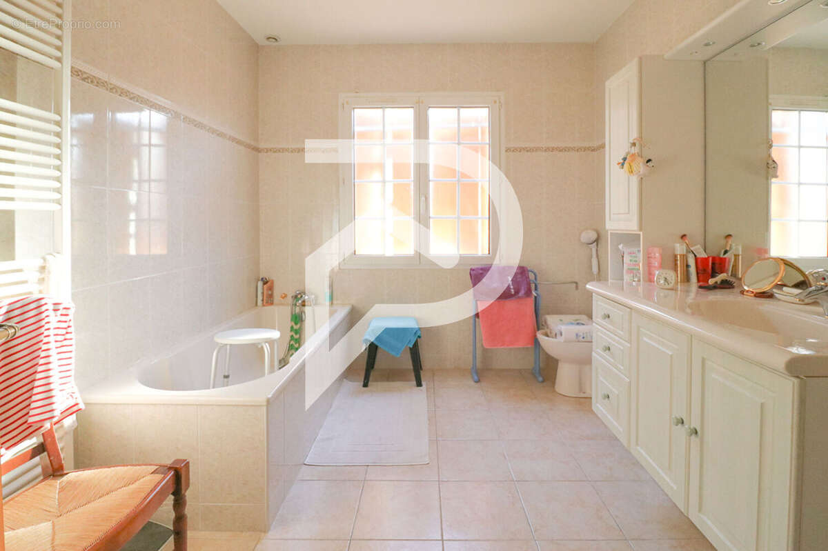 Maison à SAINT-JUERY