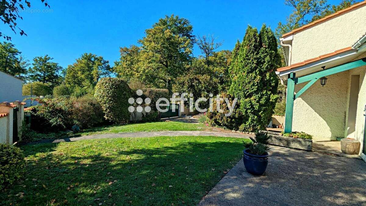 Maison à SAINT-YRIEIX-SUR-CHARENTE