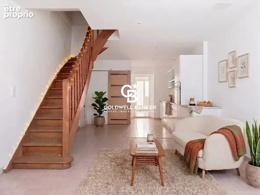 À vendre à Cognac — Charmante maison de ville, idéal premier achat ou investissement locatif ! - photo 2