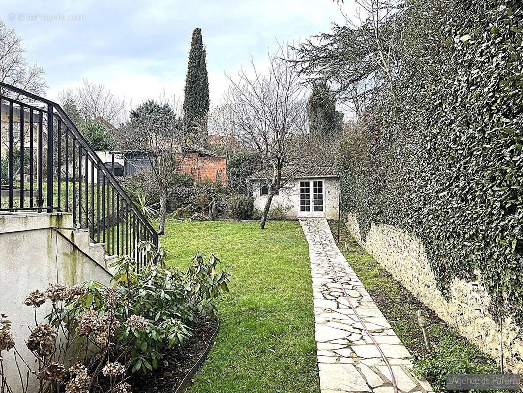 Maison à VERRIERES-LE-BUISSON