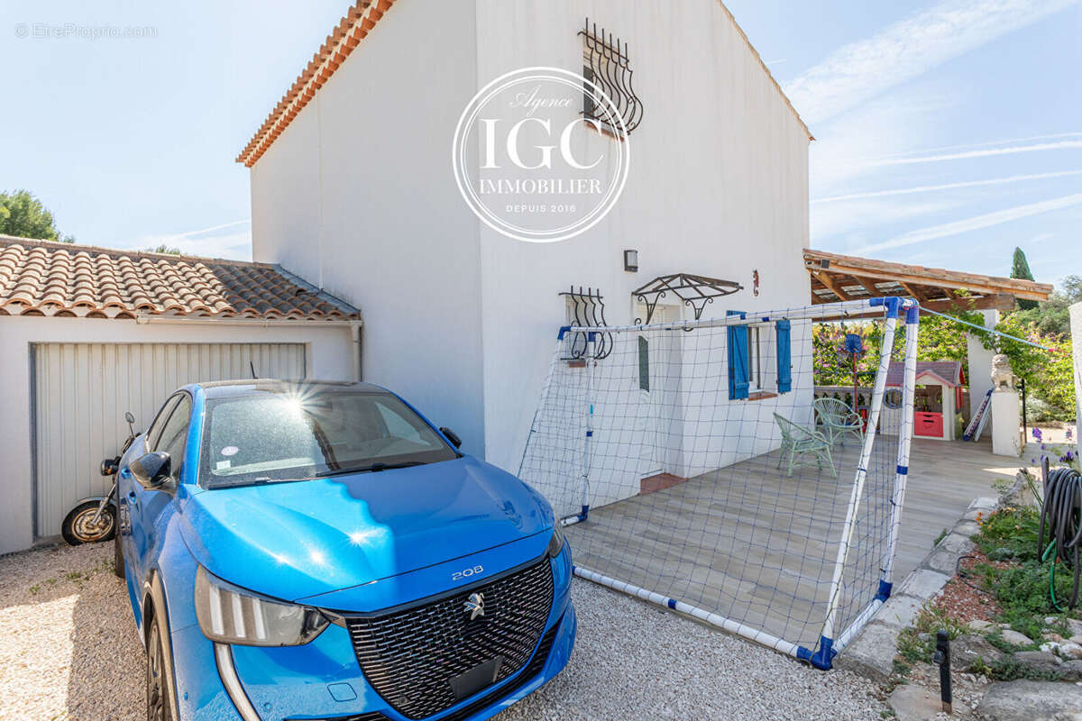 Maison t4 - 113 m² - piscine - garage - mont d'or - hopital nord - 458 m² terrain - photo 14