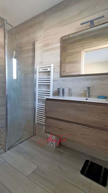 Maison à AMBARES-ET-LAGRAVE