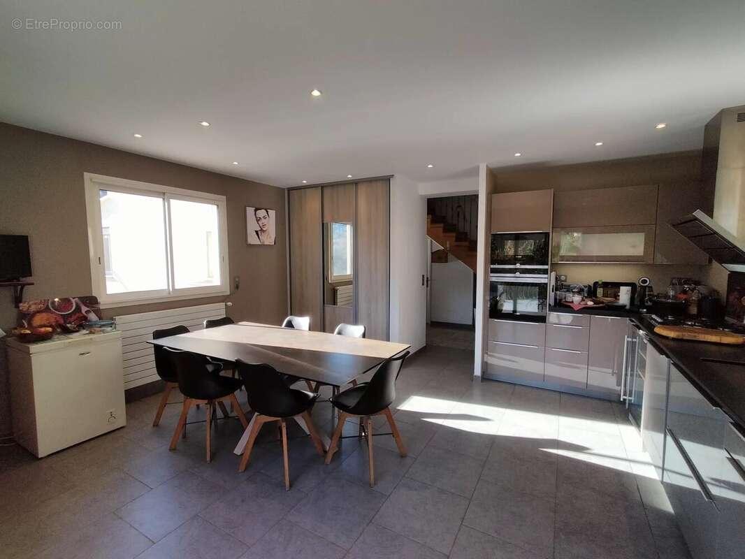Appartement à TOURRETTES-SUR-LOUP