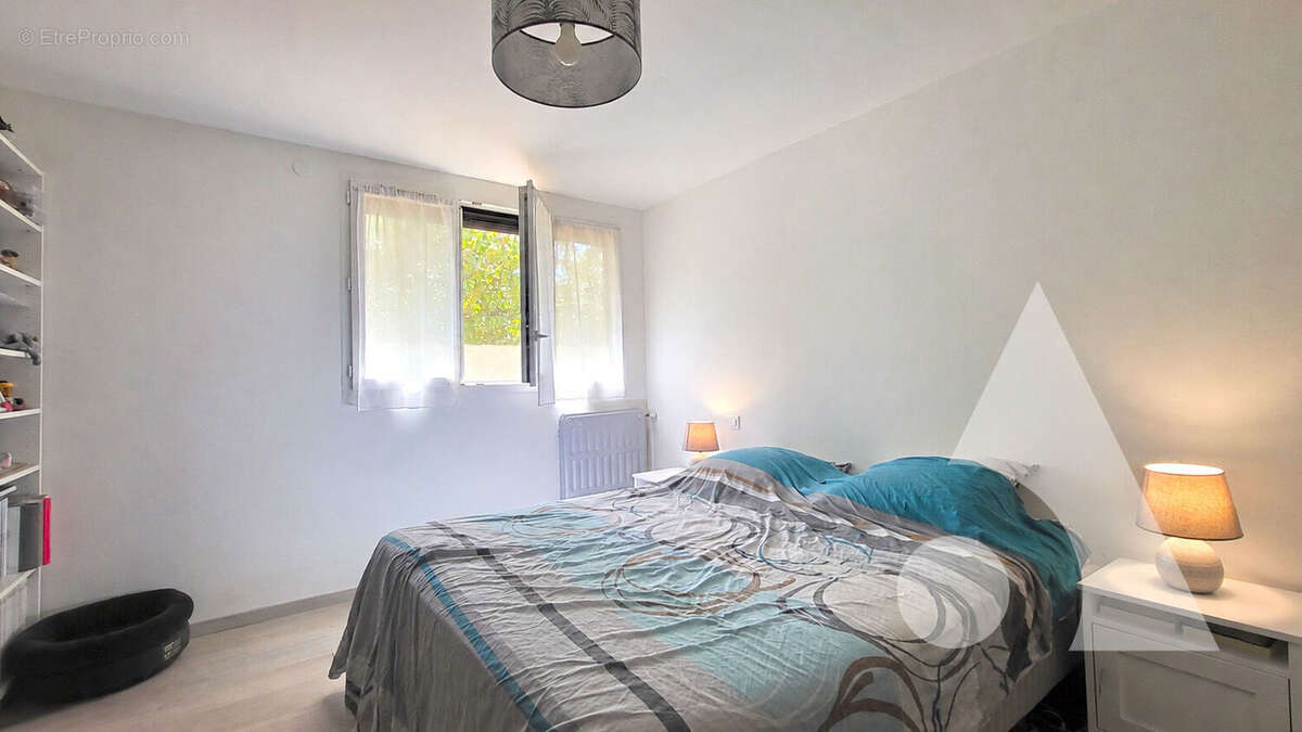 Herblay Sur Seine - Appartement 5 pièces  de 96m²  avec balcon, caves, parking et box - photo 7