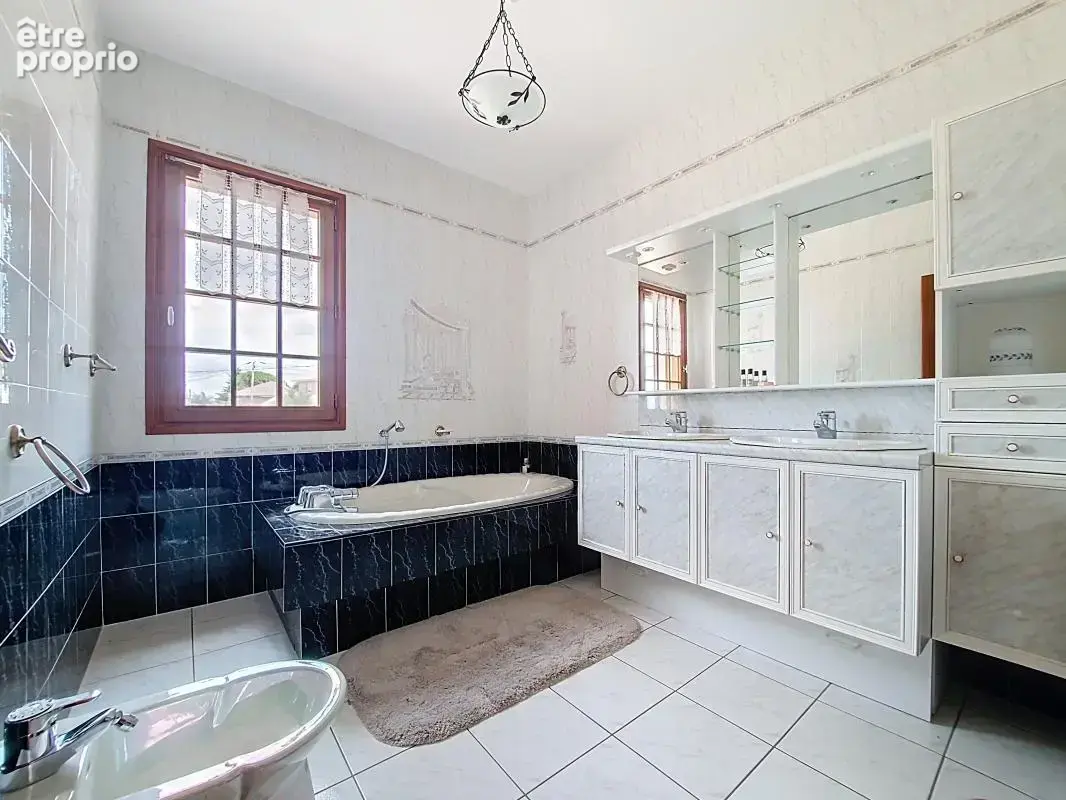Maison - 4 Chambres - Dont 1 suite parentale - Garage - Piscine - Pool House - Jardin - Terrasse - Au calme absolu - Jolie vue d - photo 29