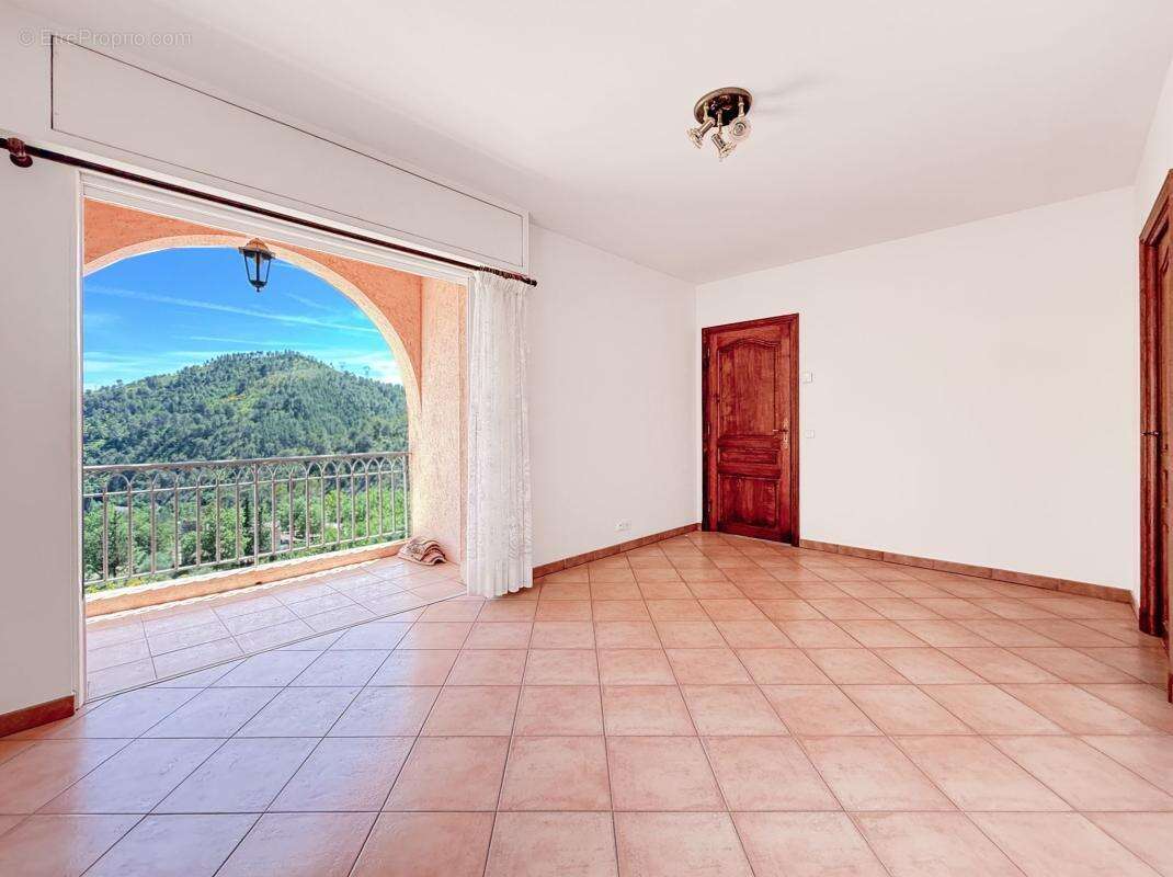 Maison à L'ESCARENE
