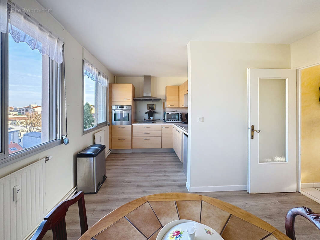 Appartement à OULLINS