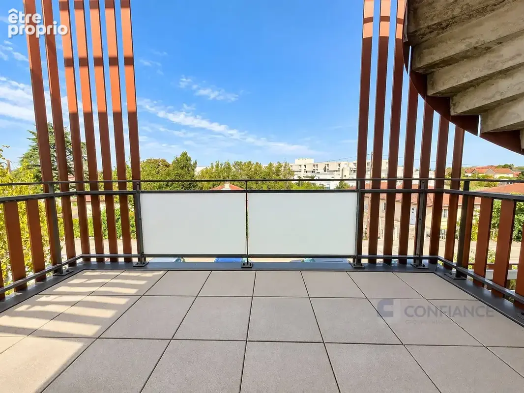 Appartement à MEYZIEU