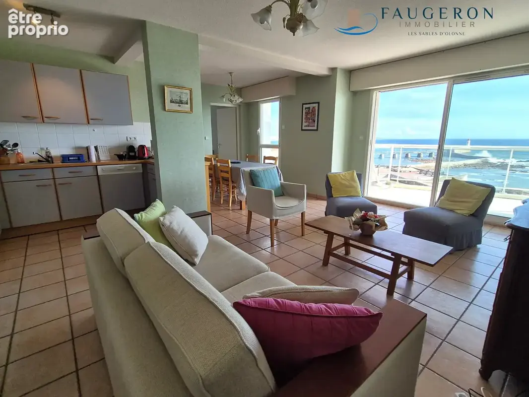 LA CHAUME - Rare Appart T4 94 m2 + cave & parking / 2 terrasses panoramiques - photo 2