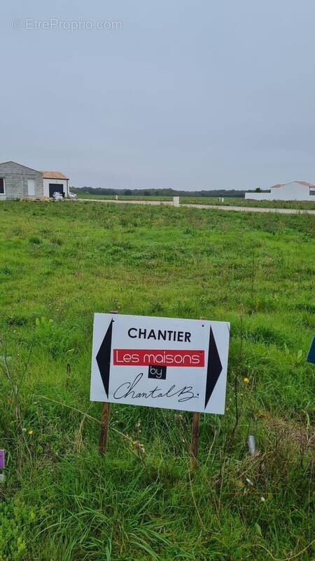 Terrain à LA JARRIE