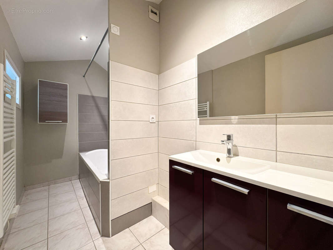 Trévoux - À vendre   Appartement T3 de 49 m2 avec balcon terrasse perché sur la Saône - photo 12
