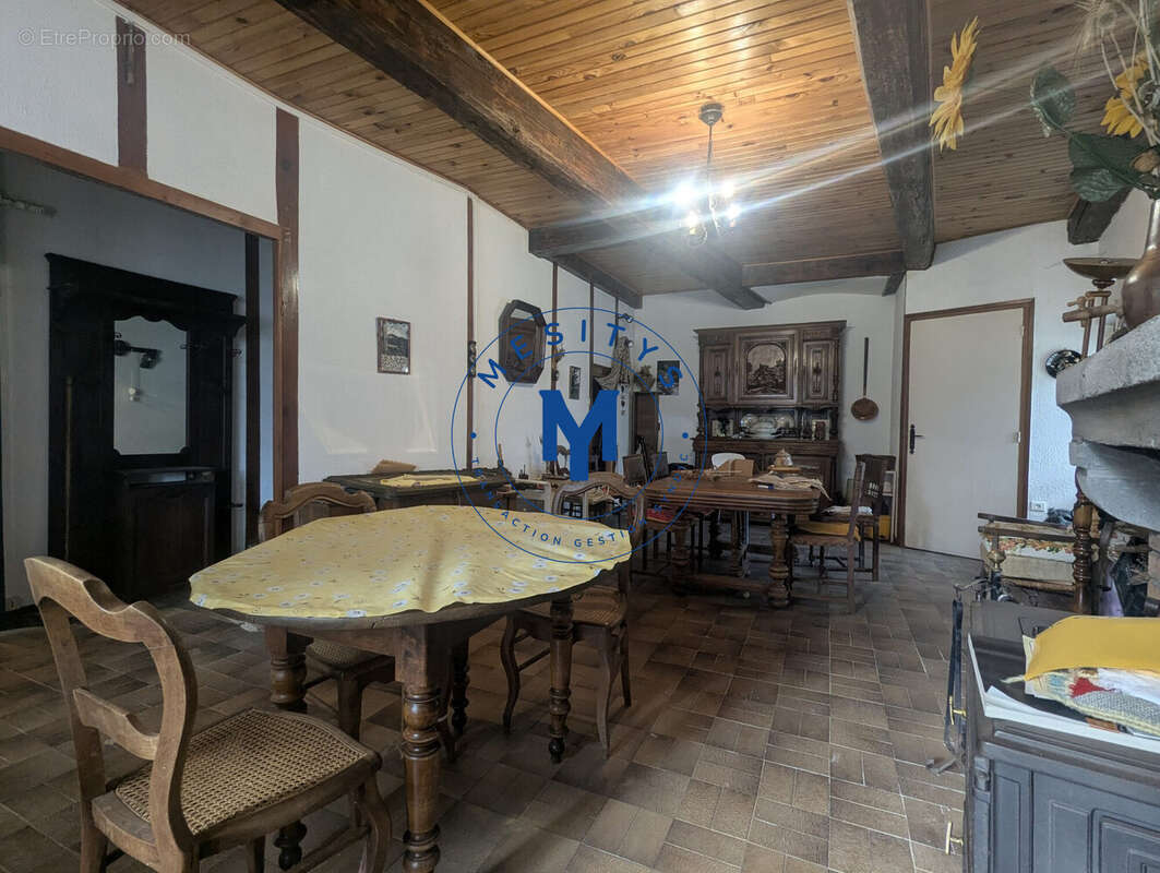 Maison à SAINT-ROMAIN-LACHALM