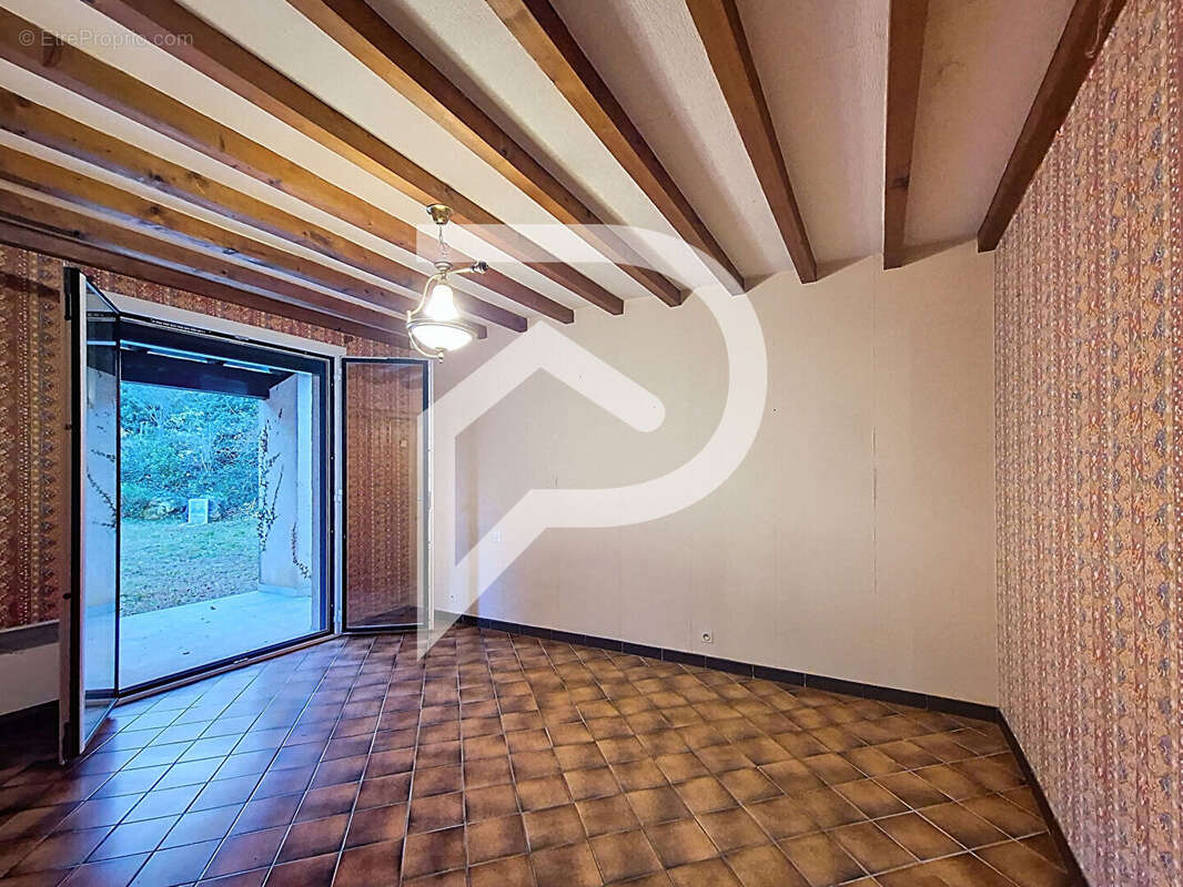 Maison à MONTBOUCHER-SUR-JABRON