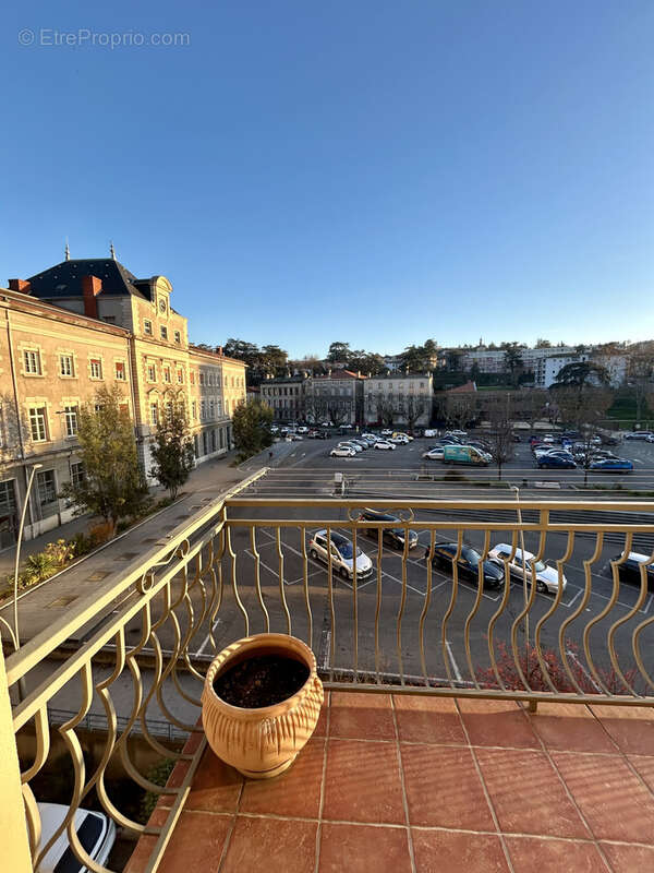 Appartement beaucoup de cachet dans immeuble ancien - photo 2