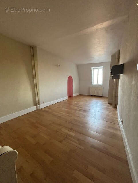 EXCLUSIVITE, maison 2 chambres, terrasse, jardin et dépendance en quartier historique. - photo 9