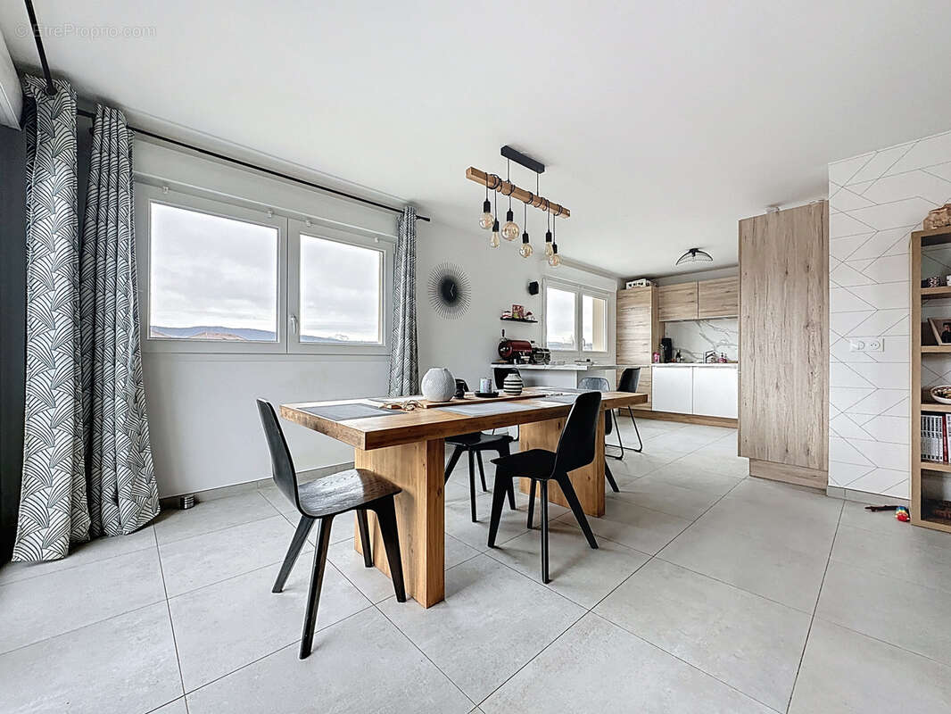 Appartement à SALLENOVES