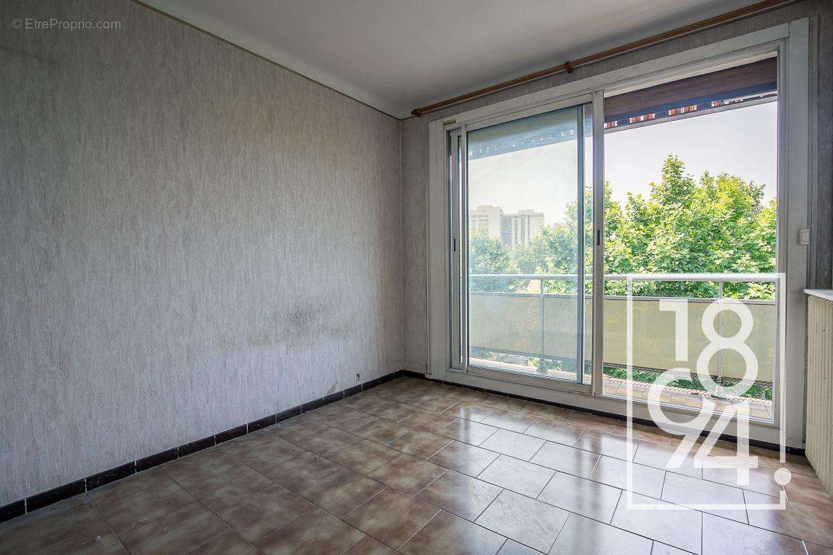 A vendre I Marseille 14e I T4 transformé en T3 de 63m2 - photo 6